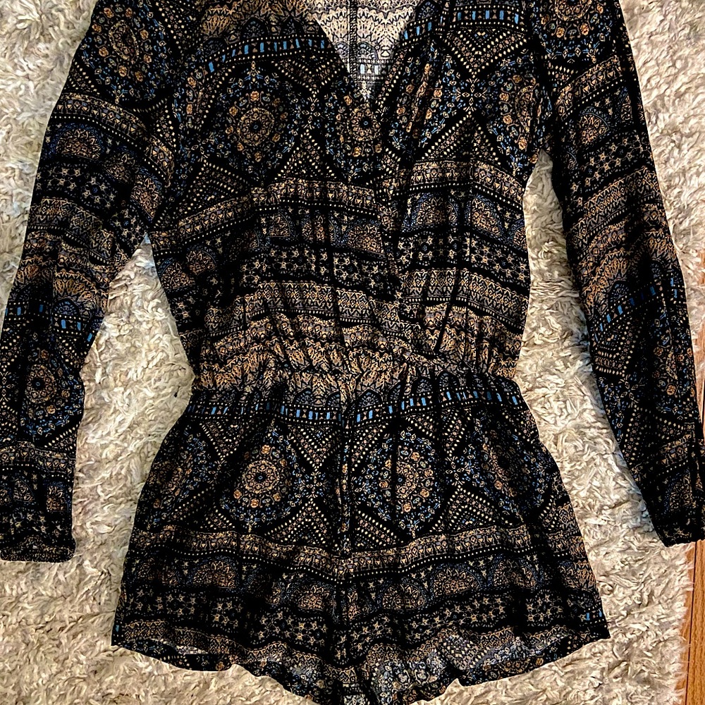 Black printed long sleeve romper